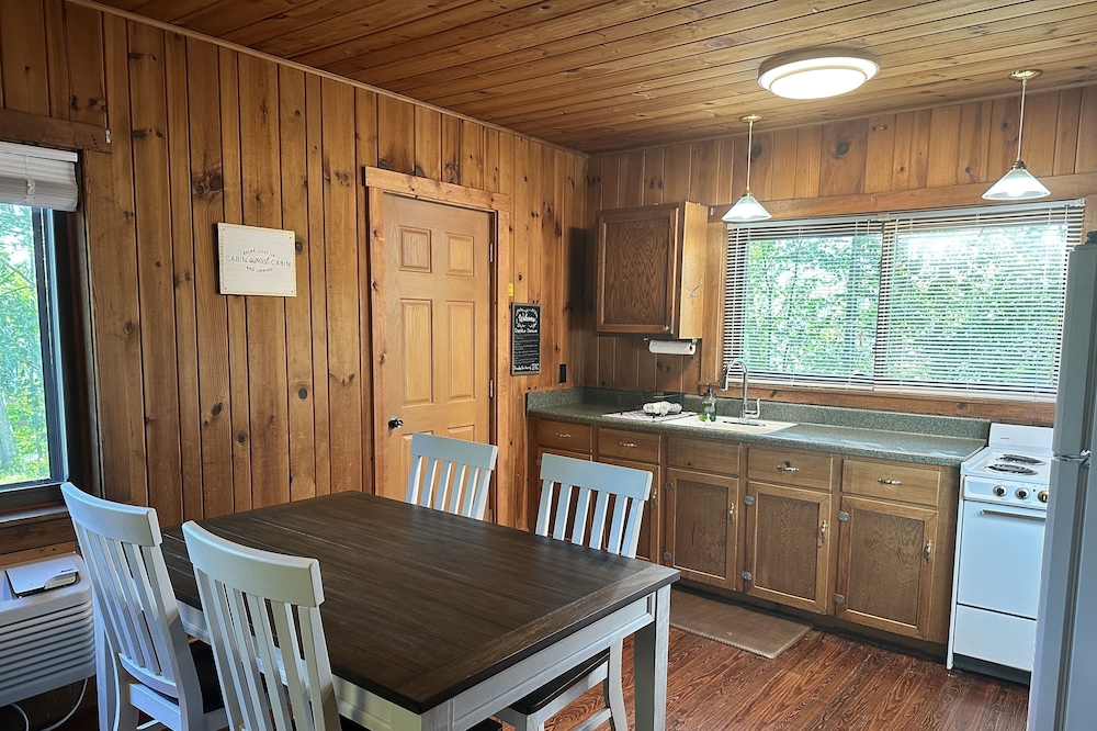Serene Nantahala Village Cabin w/ Pool near Nantahala Outdoor Center!
