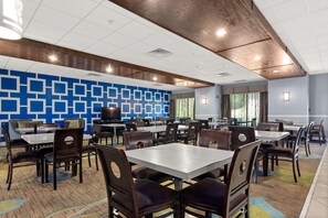 Unclassified image, 5 of 32, button - Portland Inn & Suites (Portland)