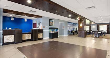 Portland Inn & Suites