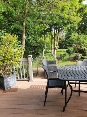 Outdoor dining - Peaceful setting within walking distance of coast and local pub.  Dog friendly. (Weybourne)