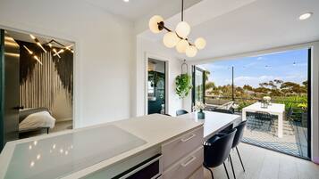 4 bedrooms, desk, free WiFi, bed sheets