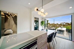 4 bedrooms, desk, free WiFi, bed sheets