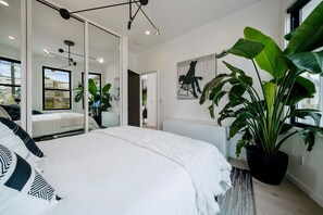 4 bedrooms, desk, free WiFi, bed sheets