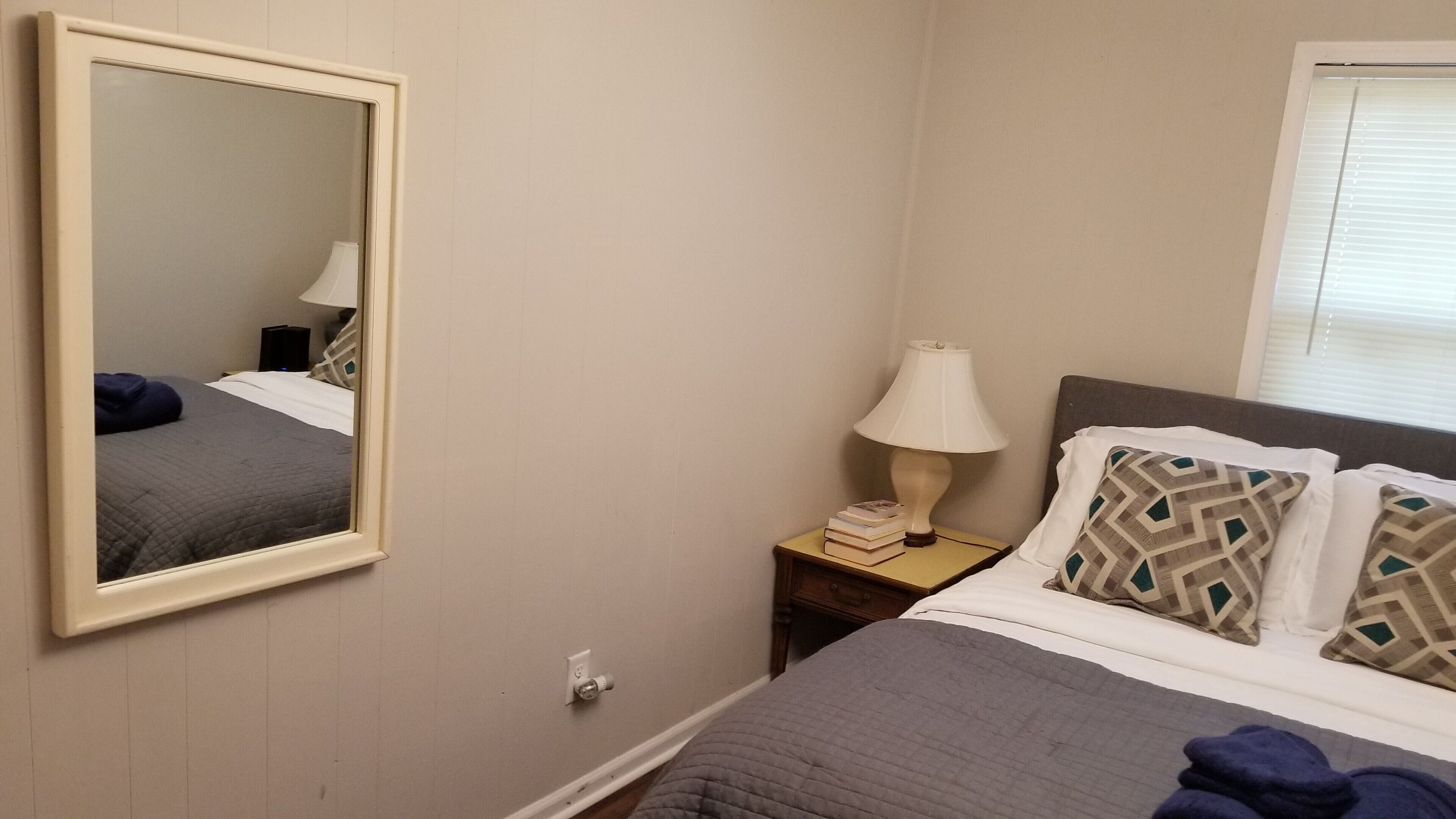 Charming Pet Friendly Downtown  Domicile 3.2miles to Duke Hospital 