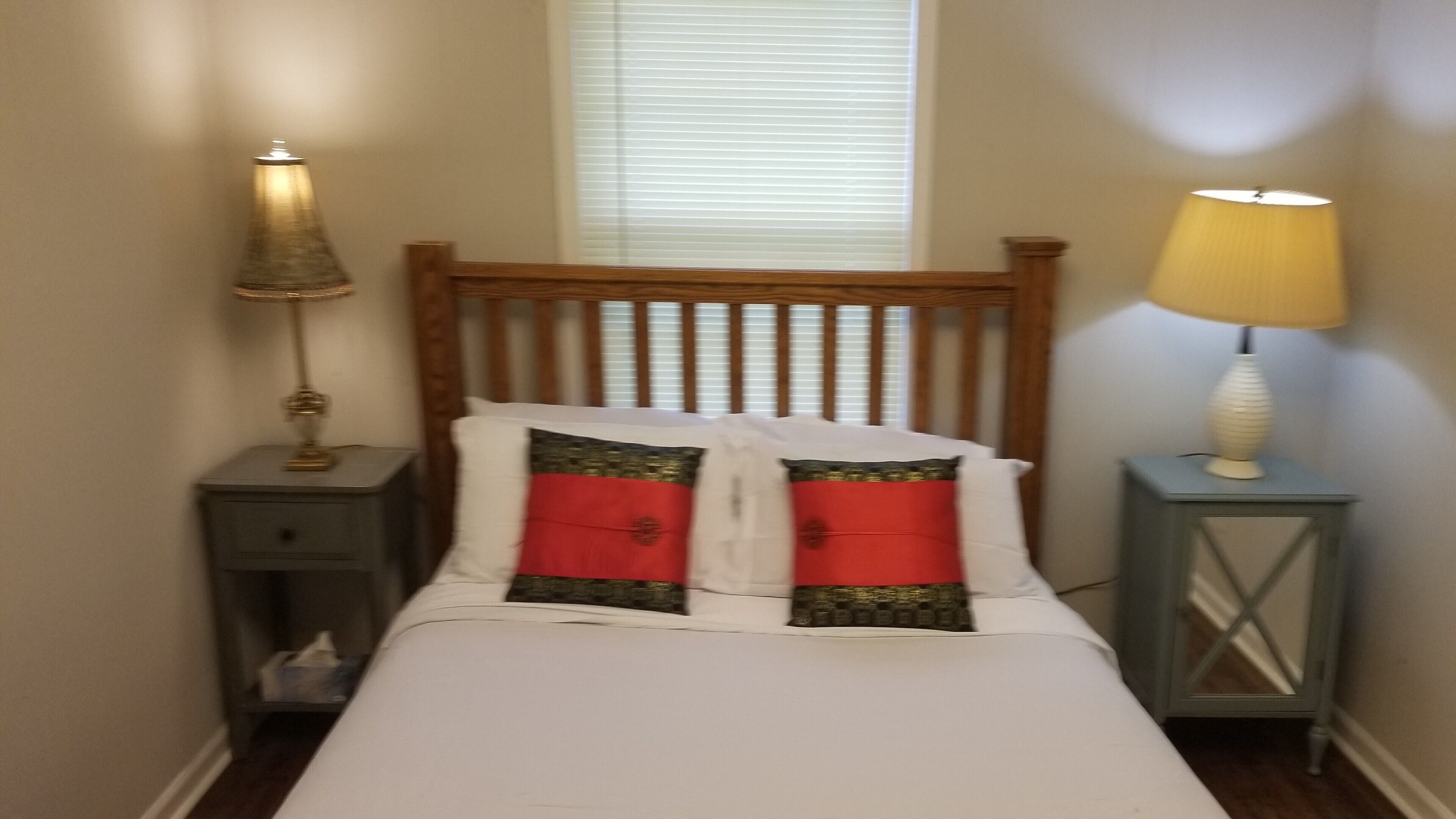 Cute Fenced Downtwn Domicile Pet Friendly near Duke Hospital