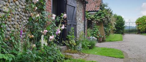 تفاصيل الفندق من الخارج