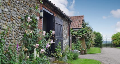 1 bedroom accommodation in Hempstead, near Holt