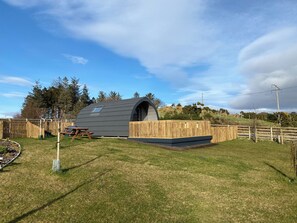 Outdoor dining - 1 bedroom accommodation in Oban (Oban)