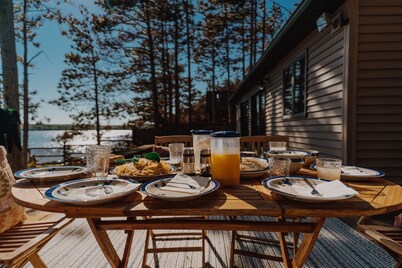 Starry Skies Sanctuary-Luxury Lakefront Home on Lake Geneserath w/Watercrafts