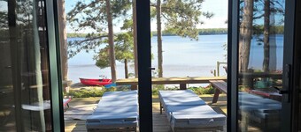 Starry Skies Sanctuary-Luxury Lakefront Home on Lake Geneserath w/Watercrafts
