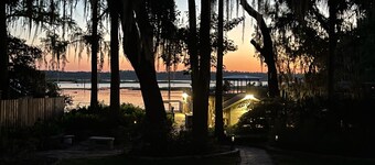 Lakefront Getaway! Relax • Spa • Dock • Kayaks • Firepit • Handicap Friendly
