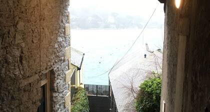 Woodpeckers, a comfortable modern house, set in beautiful, tranquil gardens.