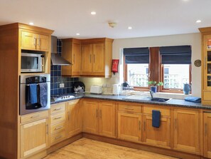 Cookware/dishes/utensils
