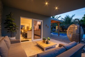 Terrace/patio - Casa Maria: 6 bedroom, 4 bath Villa with Pool next to Supermarket & Beach. (Jan Thiel)