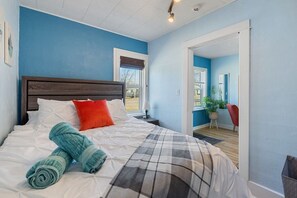 2 bedrooms, iron/ironing board, WiFi, bed sheets