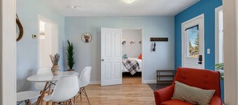 Dino Cave | Private Backyard | Sleeps 5 Guests!