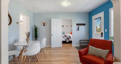 Dino Cave | Private Backyard | Sleeps 5 Guests!