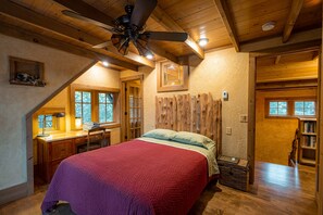 2 bedrooms, iron/ironing board, internet, bed sheets - Magical, stunning, secluded retreat on idyllic Lake Medora! (Copper Harbor)