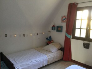 2 habitaciones, tabla de planchar con plancha, wifi y ropa de cama 