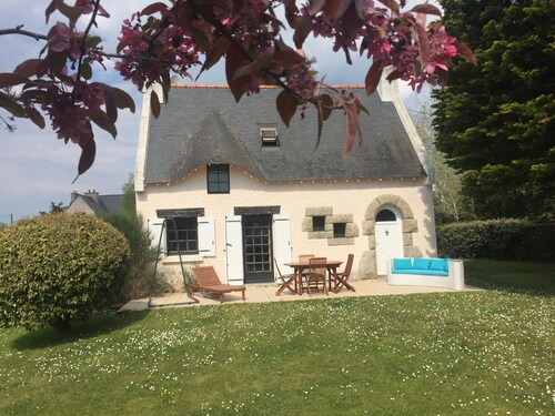 Villa de  90 m2 à 200 m de la plage et chemins côtiers, proche village.