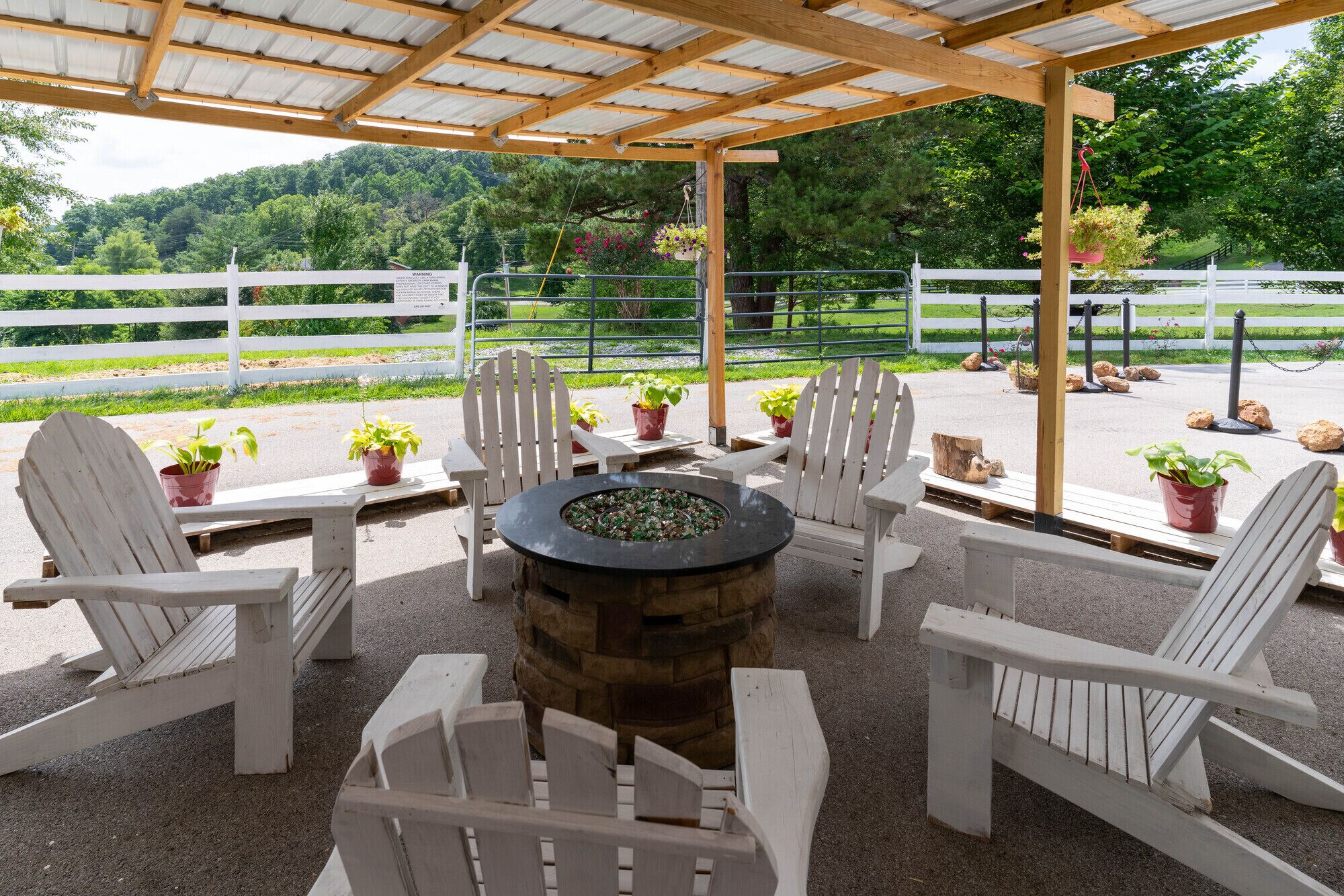 Kentucky Inn & Horse Farm. Cottage-Style Barn Suite, Breakfast Included in Berea, United States