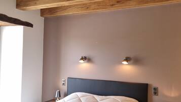 3 bedrooms, iron/ironing board, travel crib, WiFi (free)