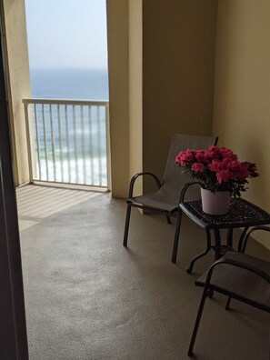 Interior - Beach front with amazing views of the Gulf. Includes 2 seasonal beach chairs. (Panama City Beach)