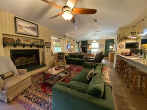 Smart-TV, peis og DVD-spiller