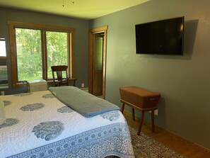 4 bedrooms, desk, iron/ironing board, travel cot