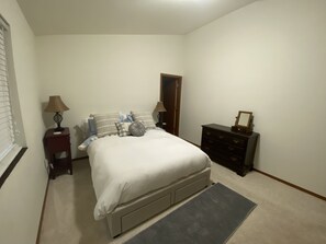 Room - Lake Kathleen Duplex (Renton)