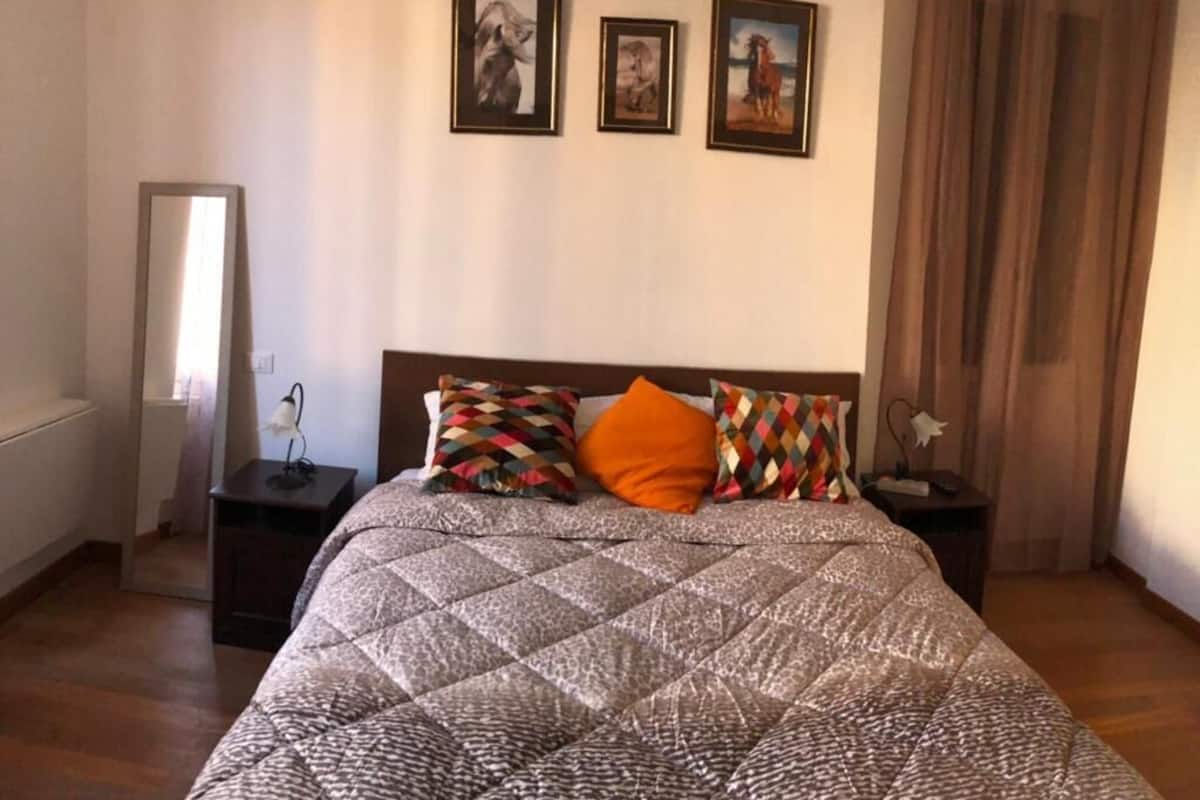 Desk, iron/ironing board, free WiFi, bed sheets