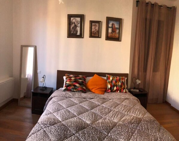 舒适客房 | 办公桌、熨斗/熨衣板、免费 WiFi、床单