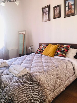 Schreibtisch, Bügeleisen/Bügelbrett, kostenloses WLAN, Bettwäsche