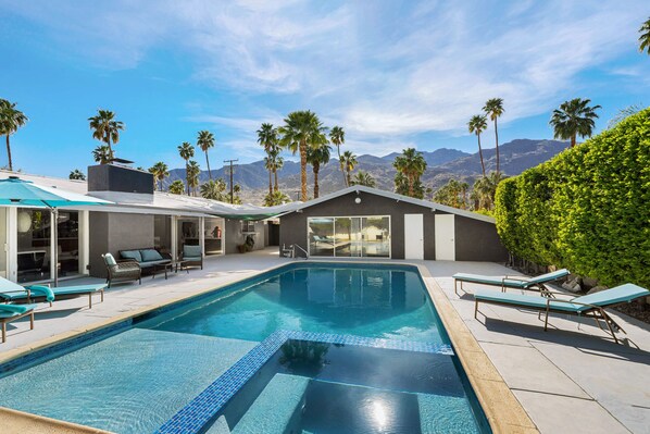 A heated pool - Private Retreat:Twin Palms Estate-Casita, Pool,Spa (Palm Springs)