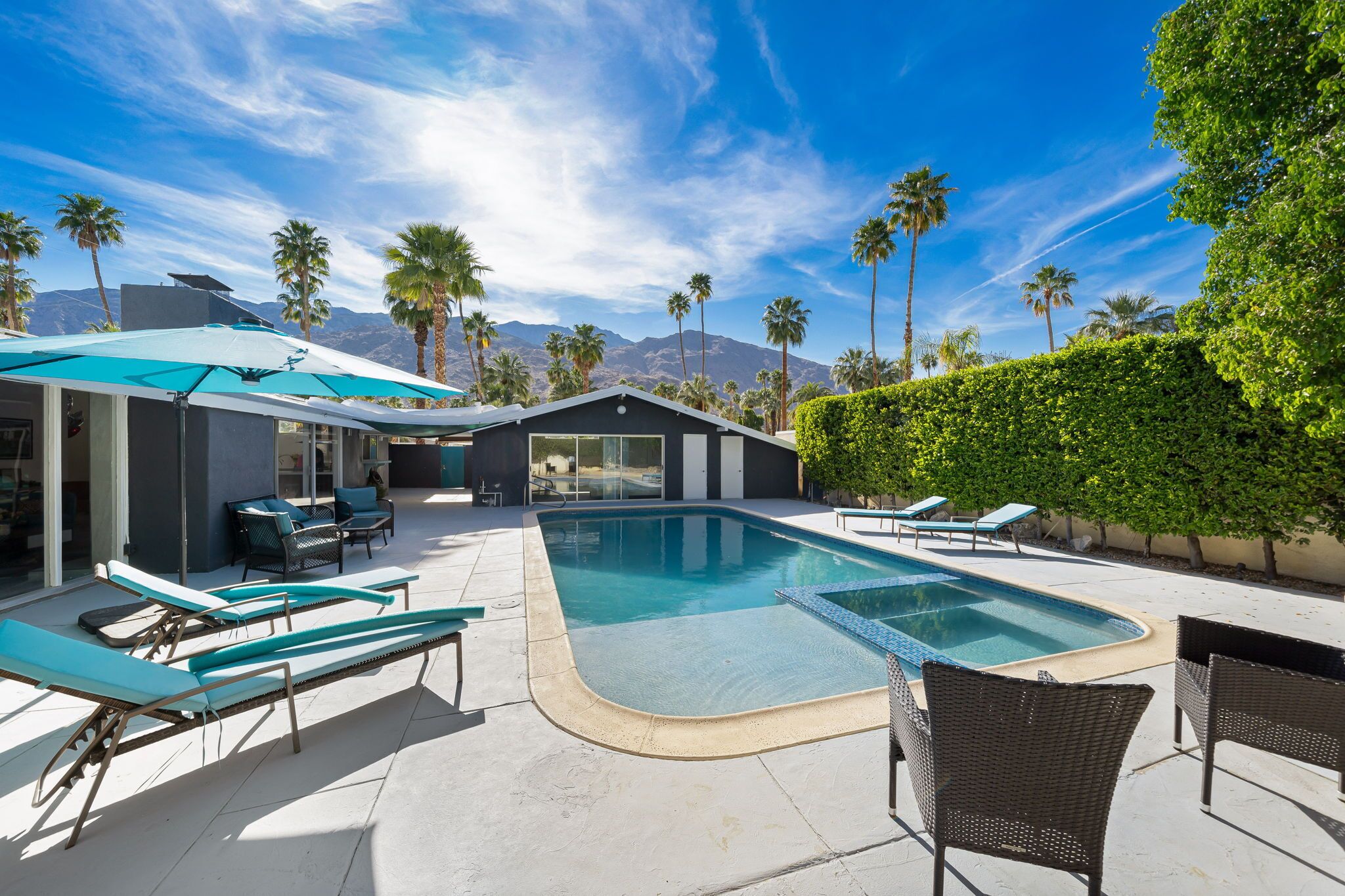 Palm Springs Paradise: Stylish Home with Pool in Twin Palms