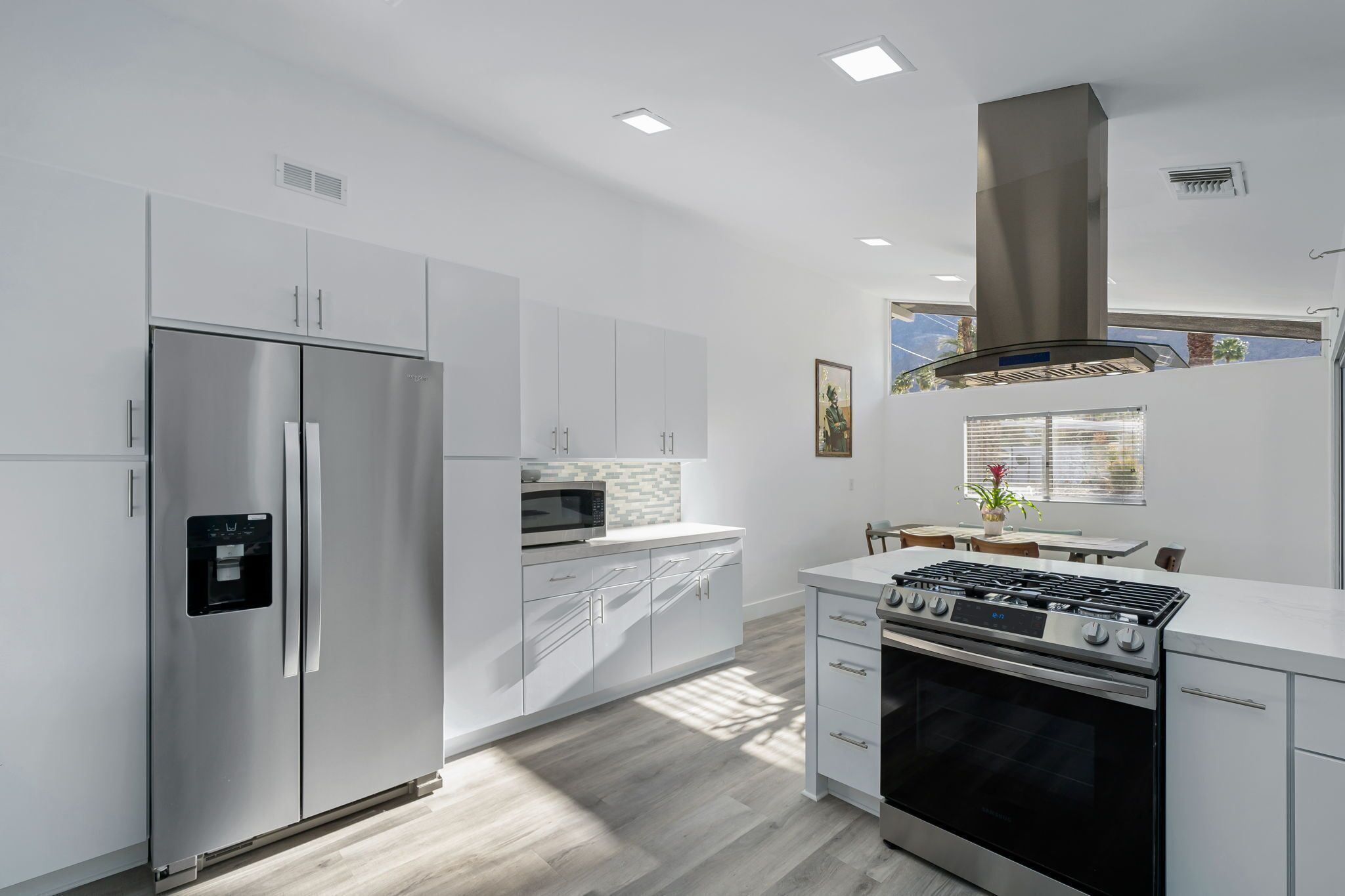 Palm Springs Paradise: Stylish Home with Pool in Twin Palms