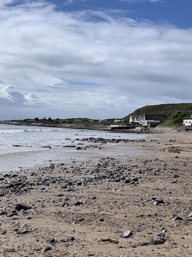 Oxwich View Cottage - short walk to Port Eynon beach and village amenities