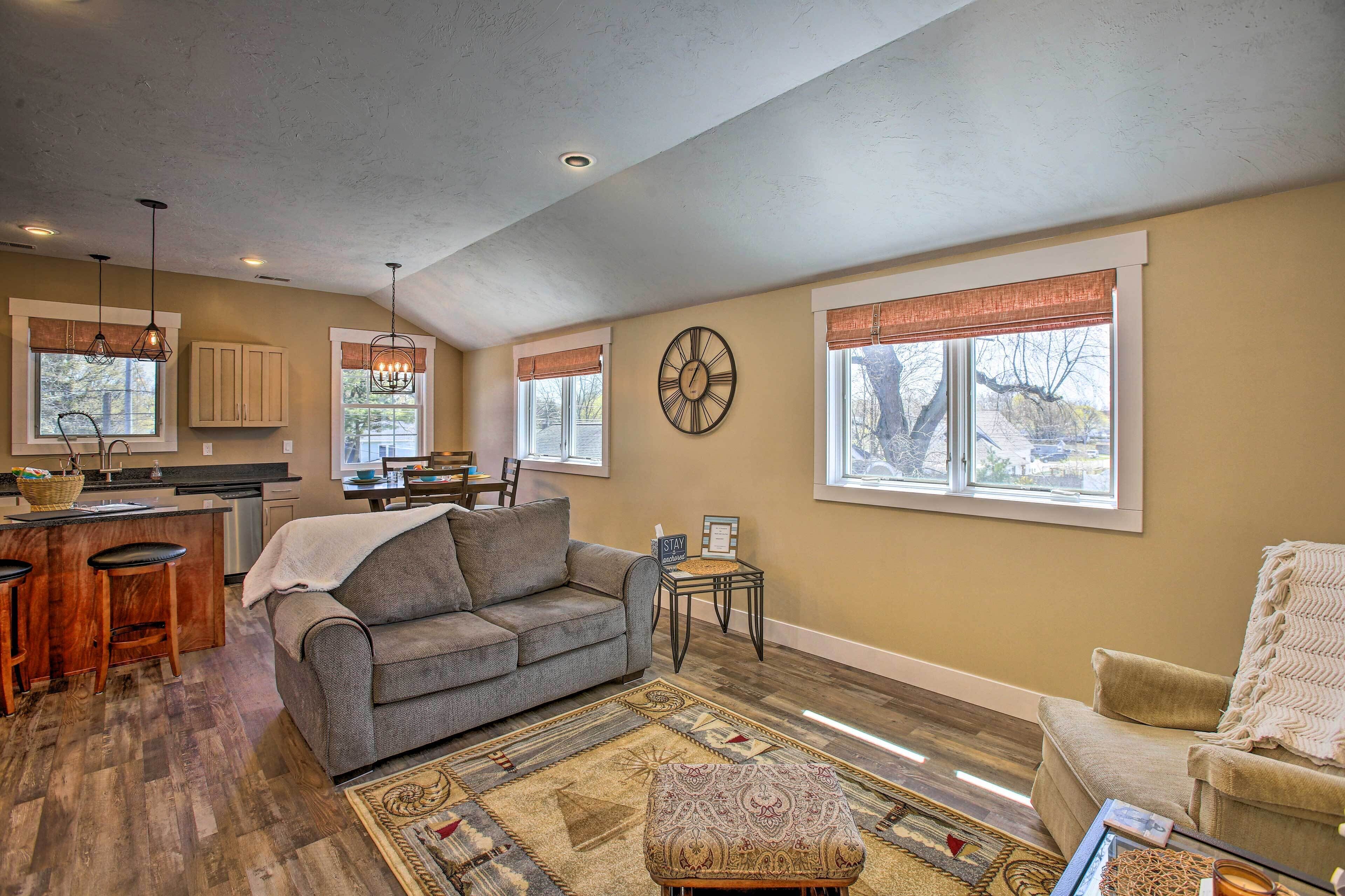 Cozy Urban Ludington Apt ~ 1 Mi to Lake Michigan