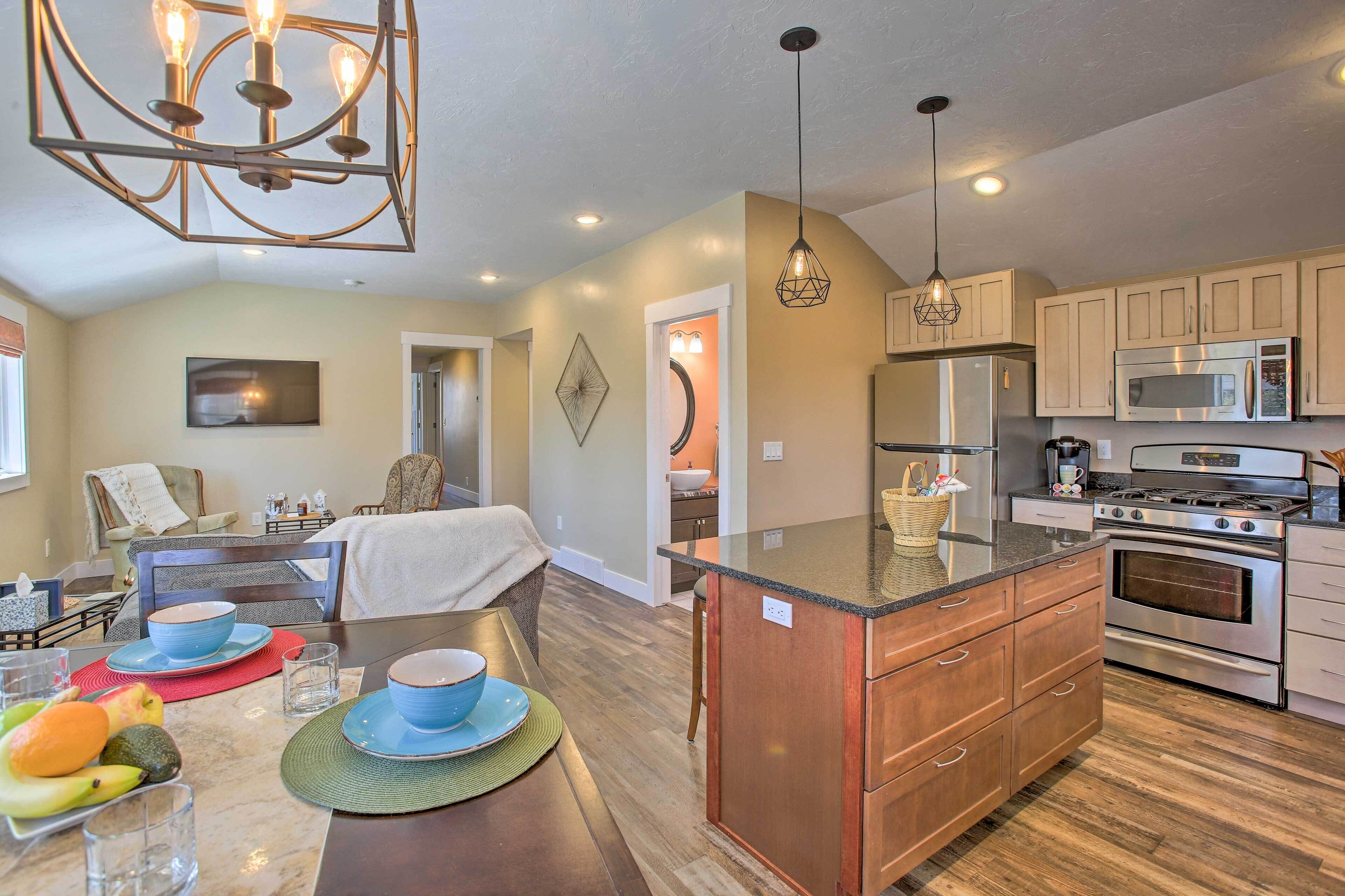 Cozy Urban Ludington Apt ~ 1 Mi to Lake Michigan