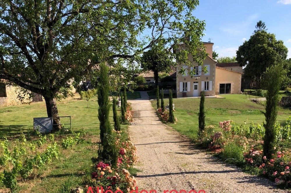 Rose alley La Chapelle