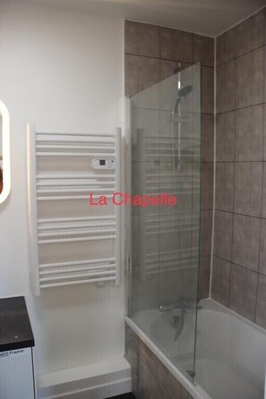 Bathtub, hair dryer, towels