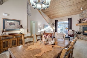 Dining - Meadow Village condo w/hot tub & fireplace, close to Big Sky Resort - Firelight Cozy Chalet (Big Sky)