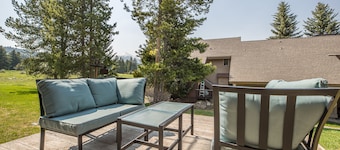 Home on Big Sky Golf Course w/community pool/hot tub/sauna - Charming Glacier Townhome