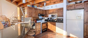 Ski in/out home w/private hot tub, sauna, fireplace & great views - Low Dog Mountain Chalet