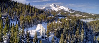Ski in/out home w/private hot tub, sauna, fireplace & great views - Low Dog Mountain Chalet