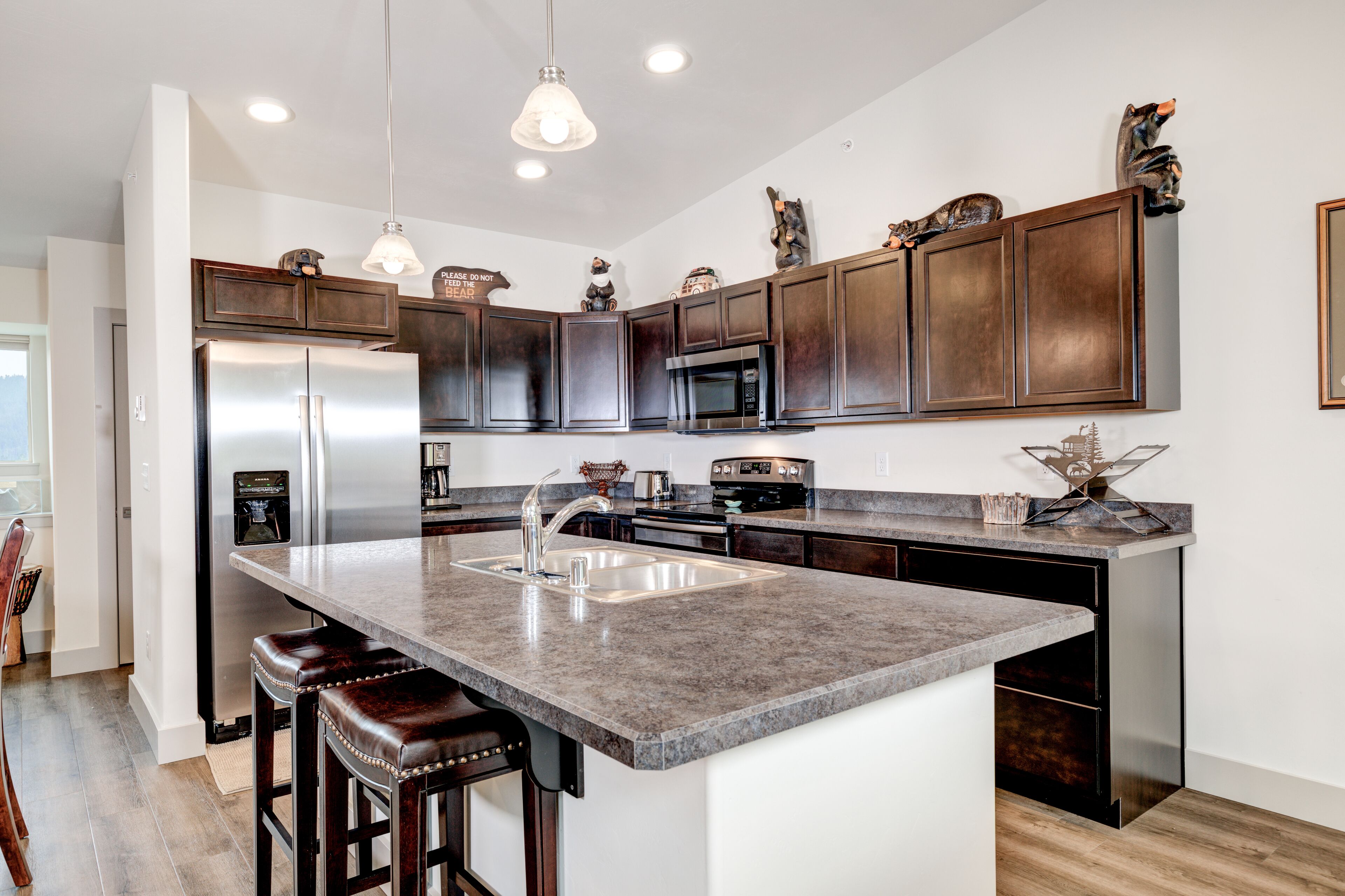 Modern condo close to Golf Course & Town Center w/beautiful views! - Roomy Condo in the Meadow