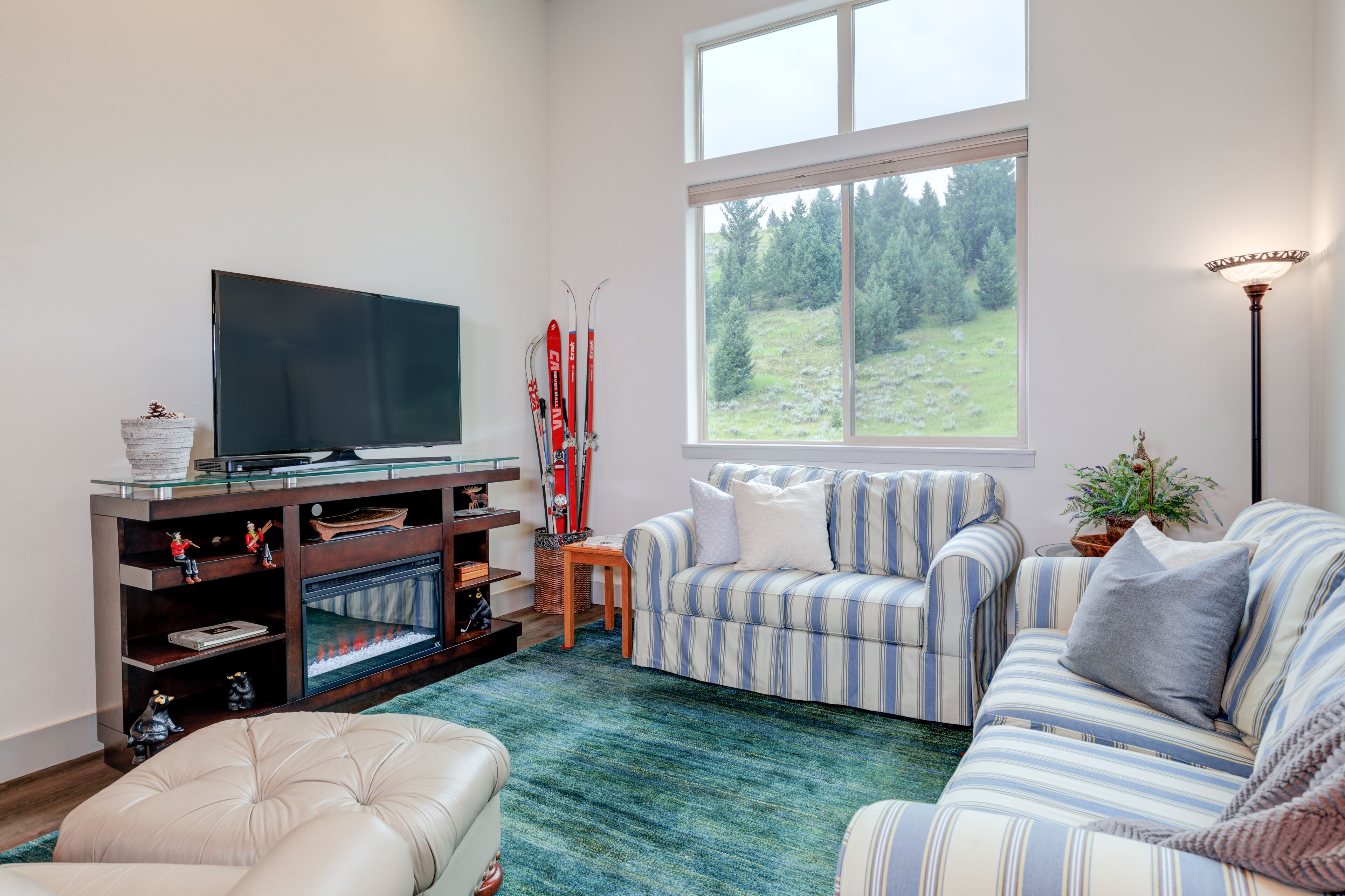 Modern condo close to Golf Course & Town Center w/beautiful views! - Roomy Condo in the Meadow