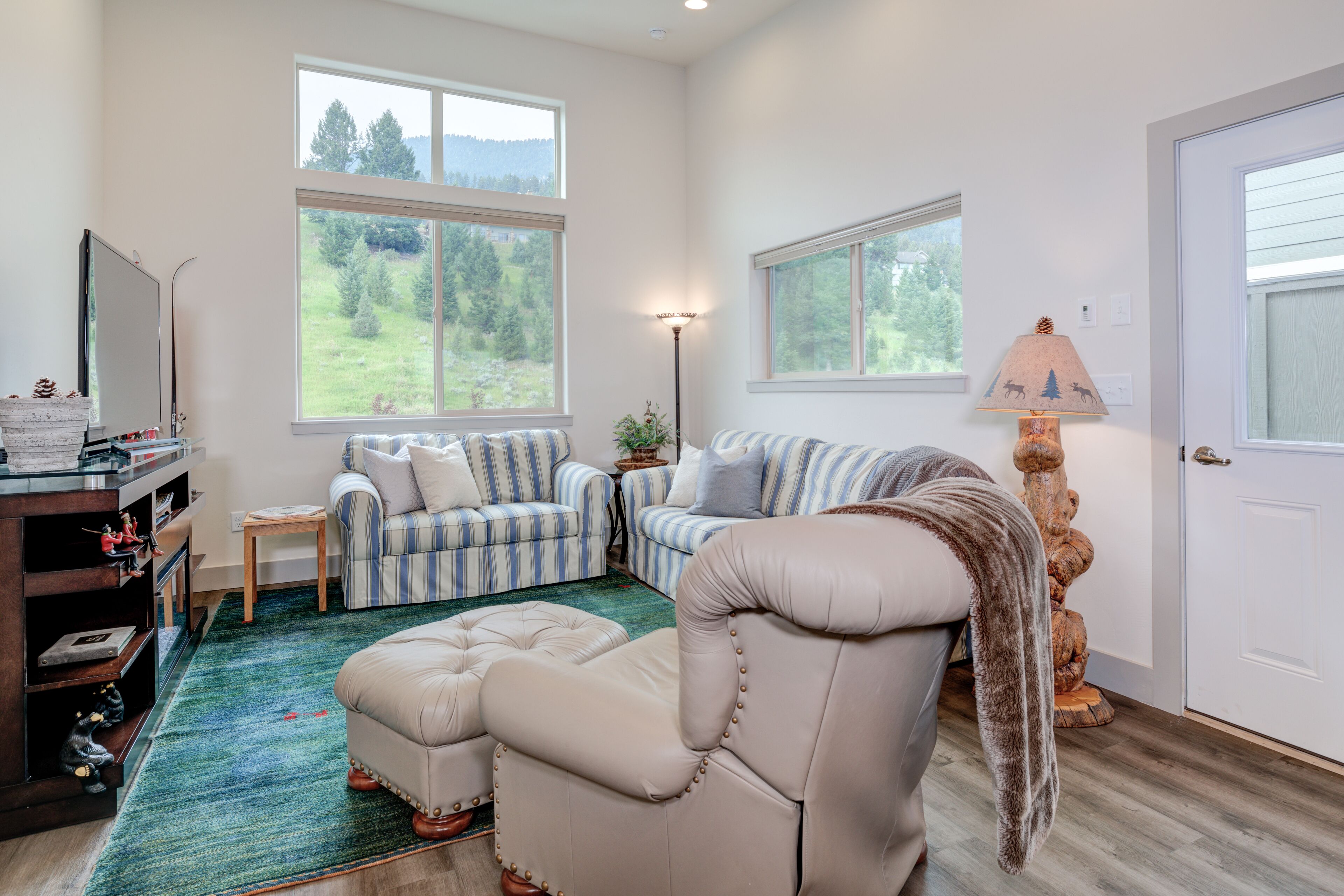 Modern condo close to Golf Course & Town Center w/beautiful views! - Roomy Condo in the Meadow