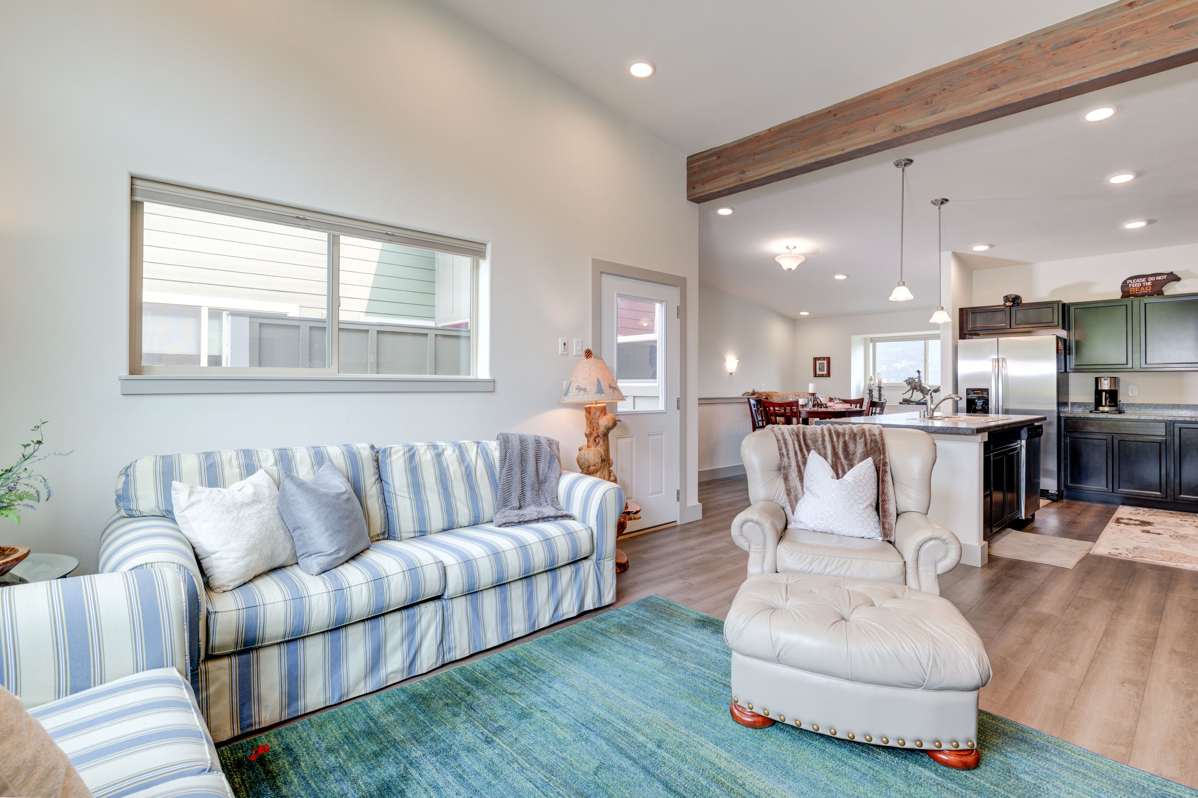 Modern condo close to Golf Course & Town Center w/beautiful views! - Roomy Condo in the Meadow