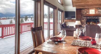 Home on Big Sky Golf Course w/private hot tub & stone fireplace - Little Coyote Lookout
